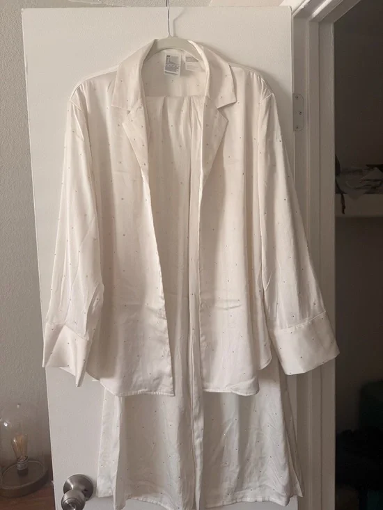 H&M White Long-Sleeve Button Pajama Set - Picture 5 of 5
